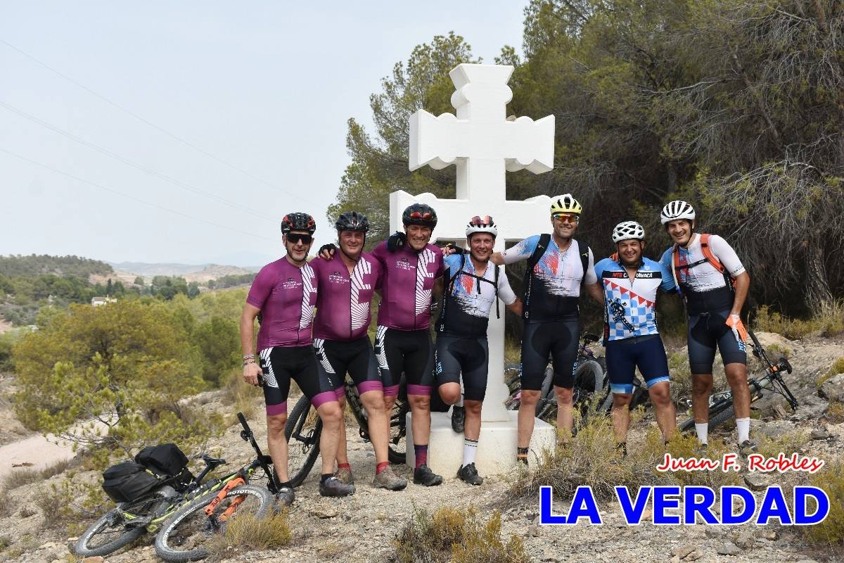 Pedaleando cientos de kilómetros para rezar ante la Vera Cruz de Caravaca