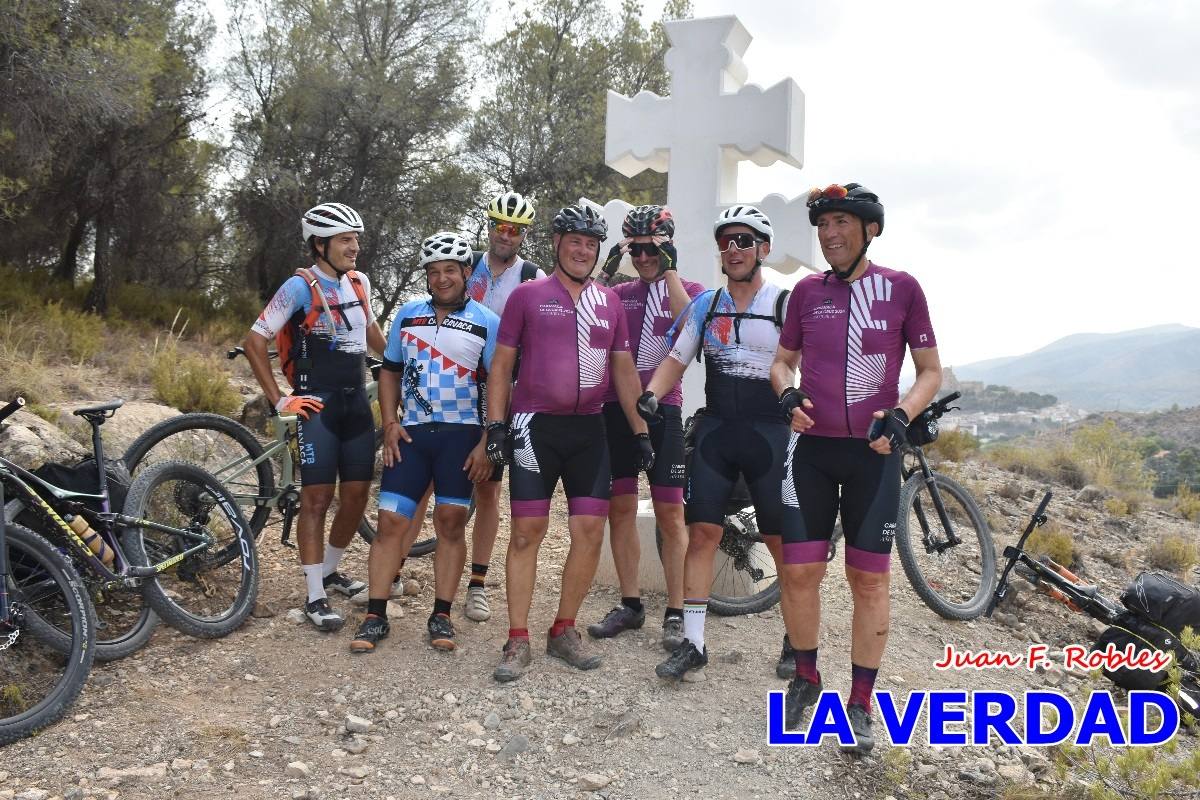 Pedaleando cientos de kilómetros para rezar ante la Vera Cruz de Caravaca