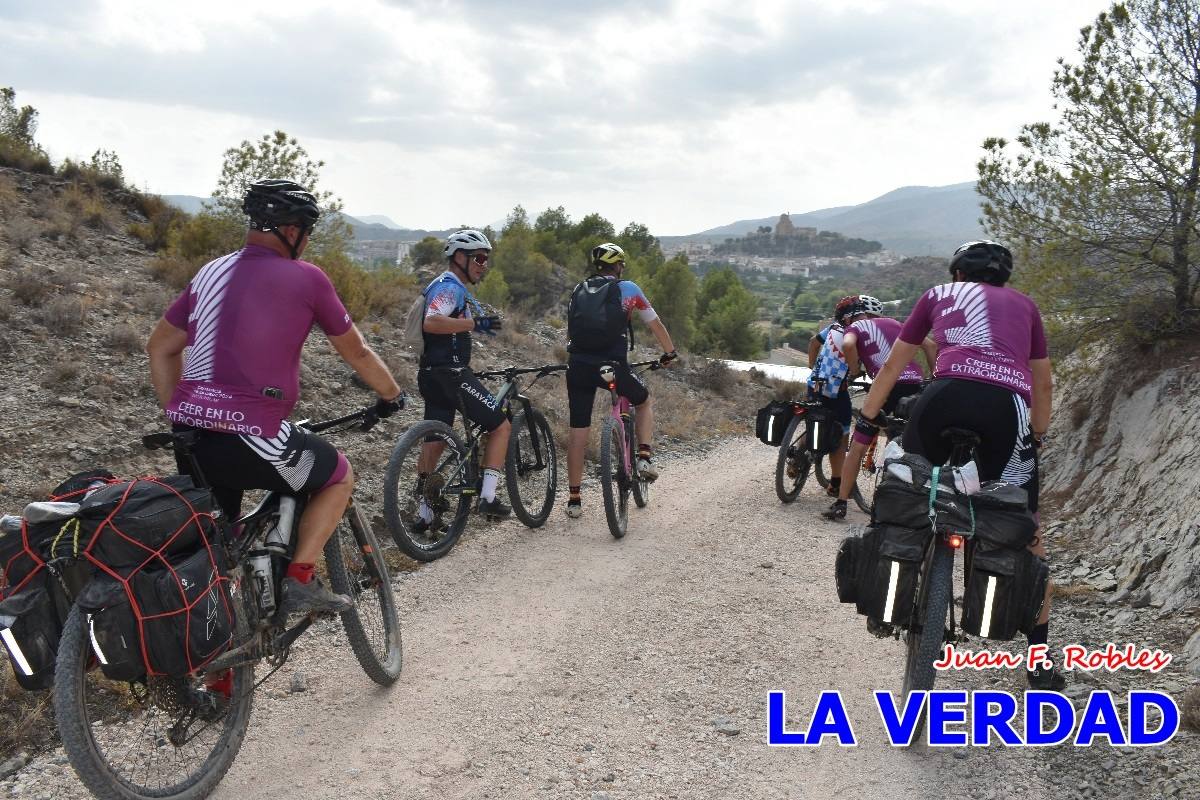 Pedaleando cientos de kilómetros para rezar ante la Vera Cruz de Caravaca