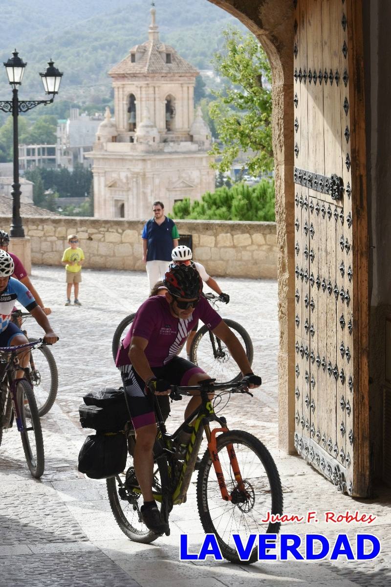 Pedaleando cientos de kilómetros para rezar ante la Vera Cruz de Caravaca