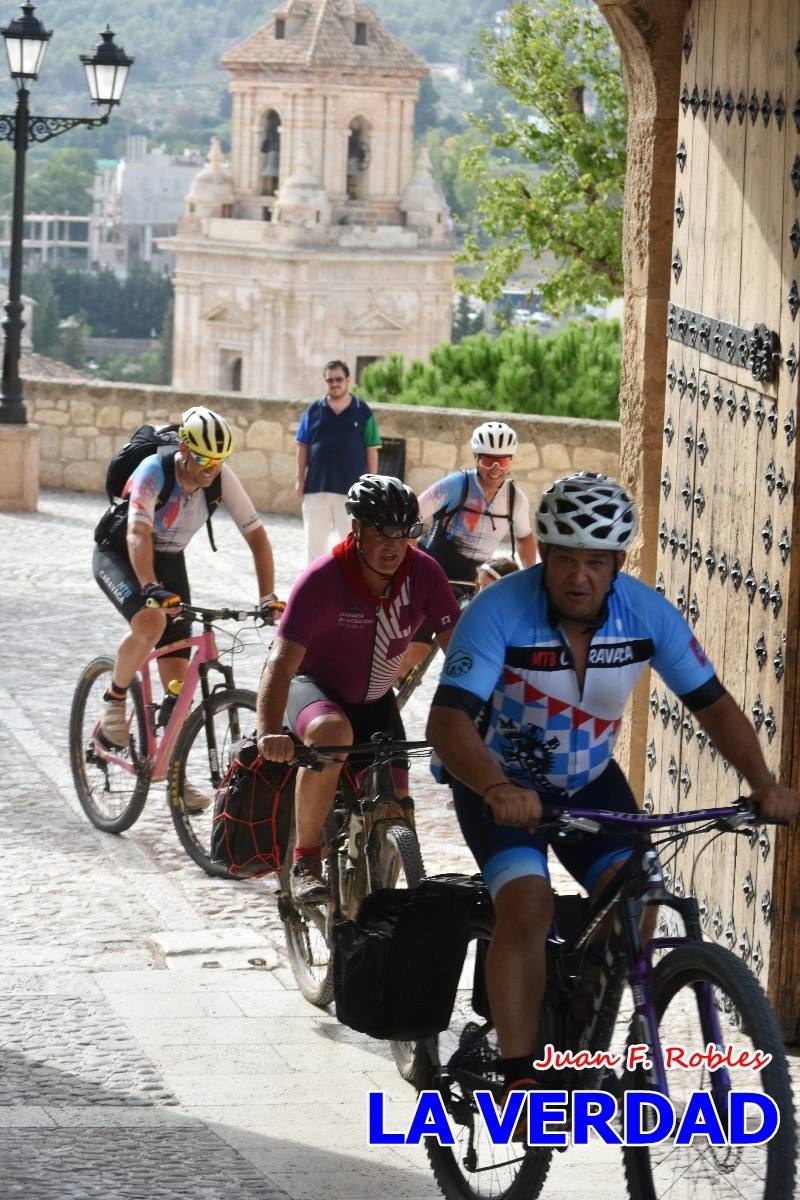 Pedaleando cientos de kilómetros para rezar ante la Vera Cruz de Caravaca