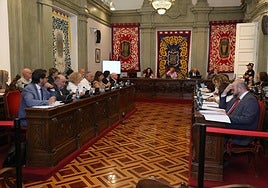 Los miembros de la Corporación municipal, durante el Pleno de este jueves.