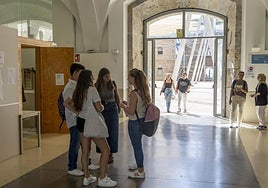 Los alumnos de la UPCT vuelven a clase