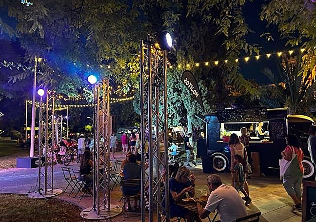 'Cómete Murcia'. Zona de 'food trucks' en la Feria de Murcia.