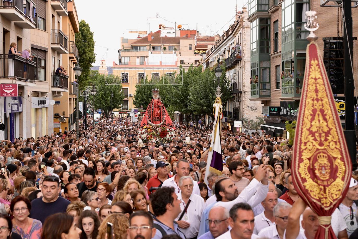 La bajada de la Virgen de la Fuensanta a la Catedral de Murcia, en imágenes