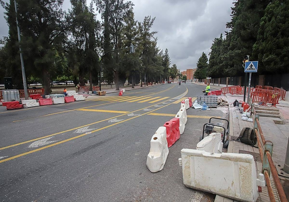 Obras en la avenida Juana Jugán, que une Primero de Mayo con Miguel Indurain.