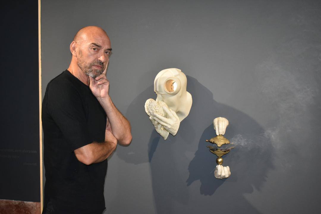 La Compañía acoge la exposición de«Los asomados» de Lidó Rico