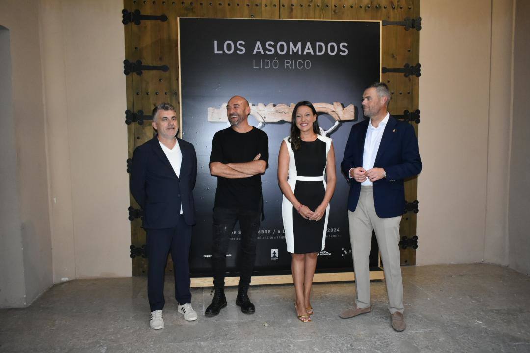La Compañía acoge la exposición de«Los asomados» de Lidó Rico