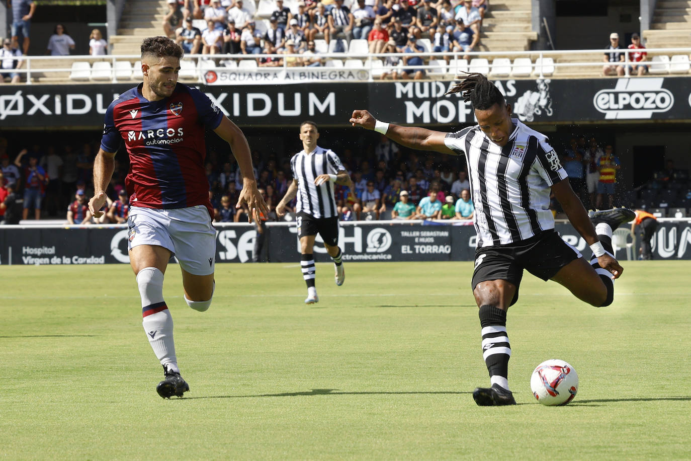 La derrota del Cartagena frente al Levante, en imágenes