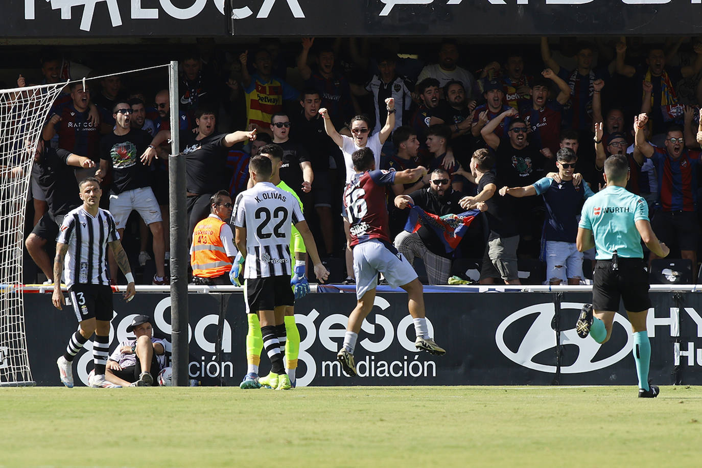 La derrota del Cartagena frente al Levante, en imágenes