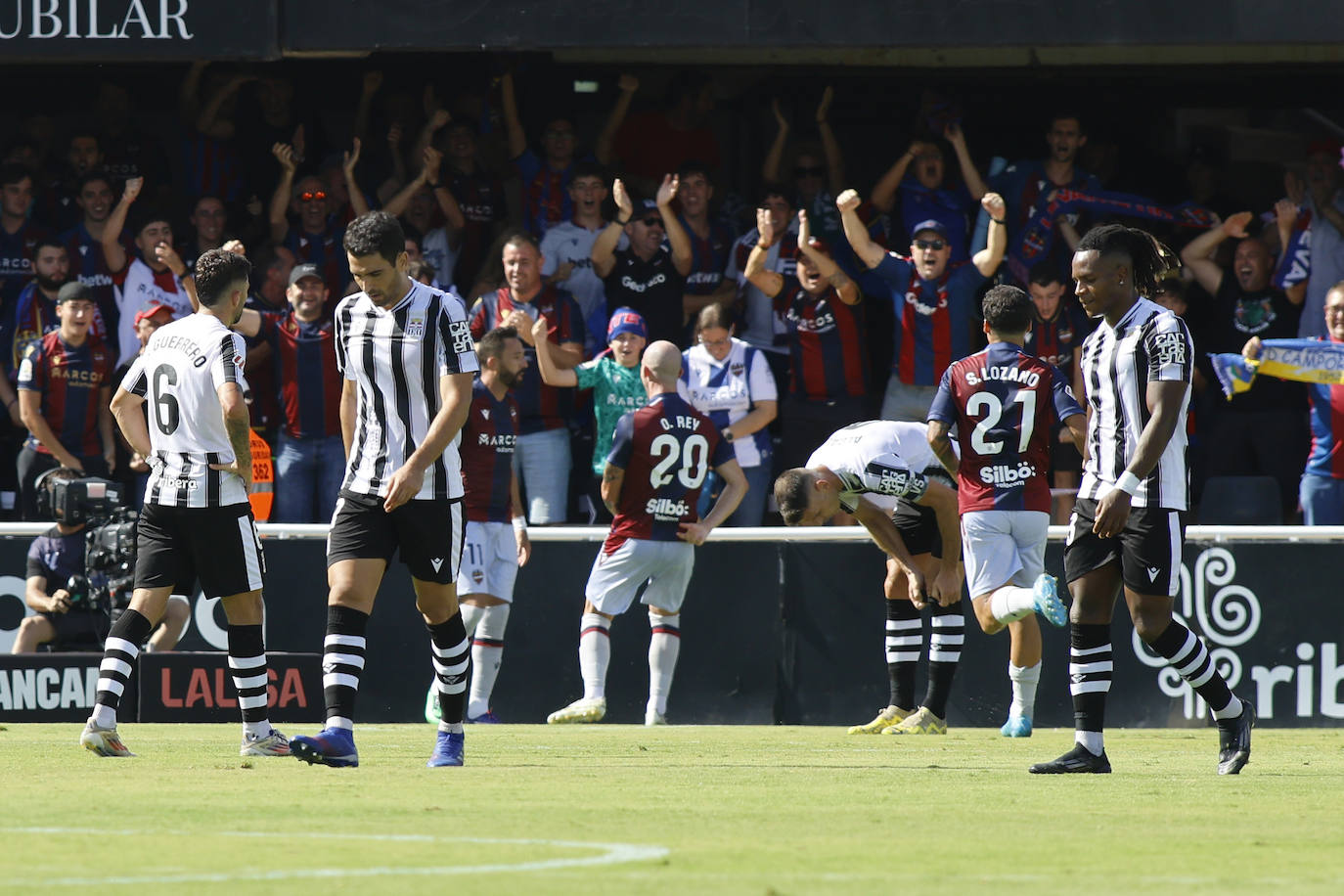 La derrota del Cartagena frente al Levante, en imágenes