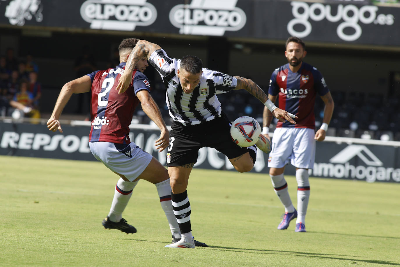 La derrota del Cartagena frente al Levante, en imágenes