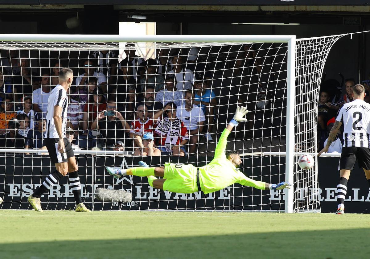 La derrota del Cartagena frente al Levante, en imágenes