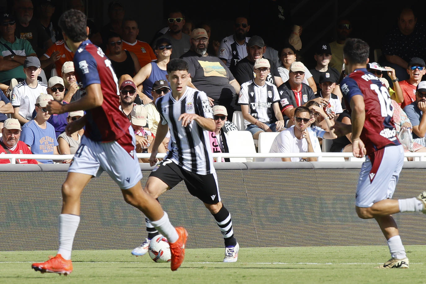 La derrota del Cartagena frente al Levante, en imágenes