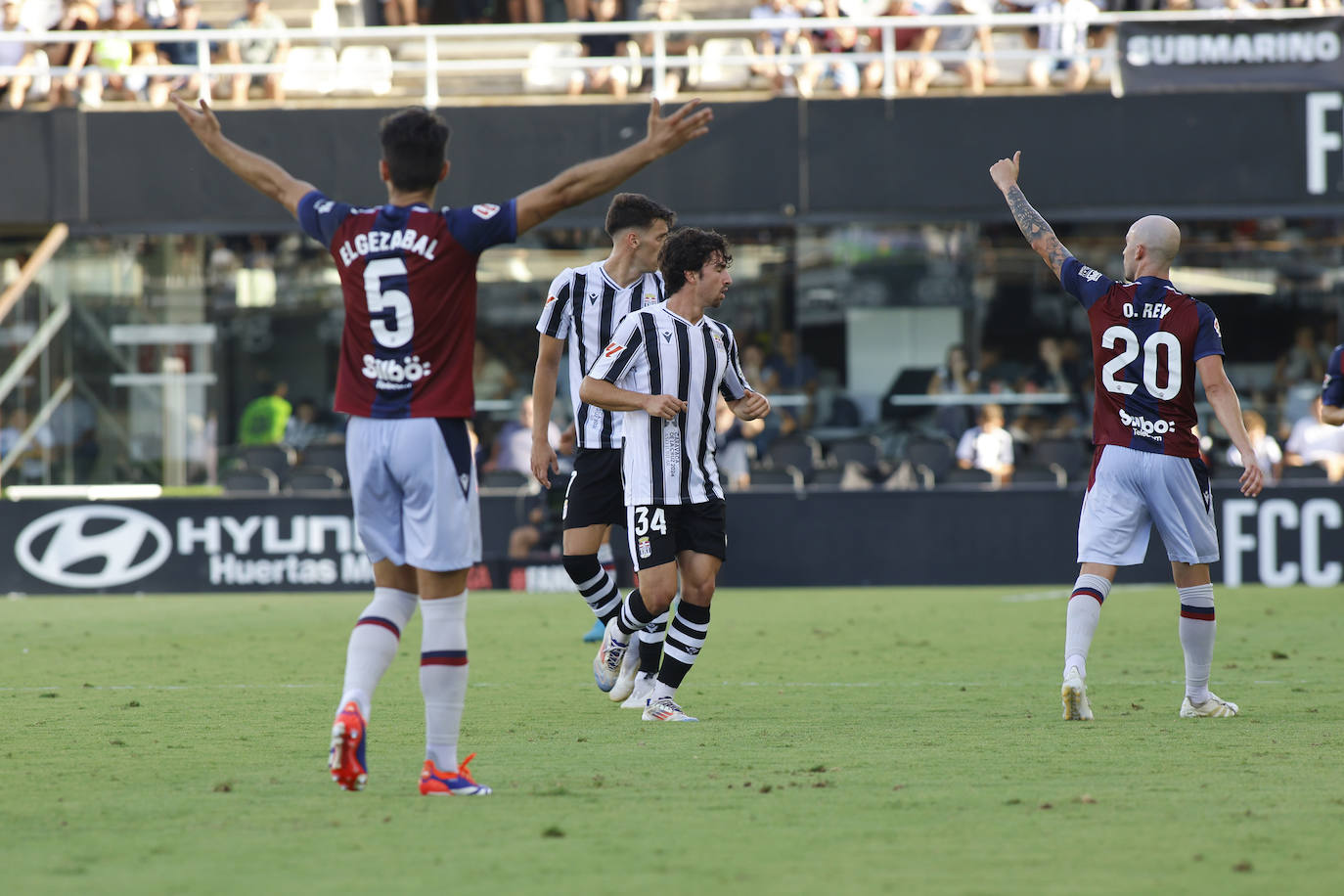 La derrota del Cartagena frente al Levante, en imágenes