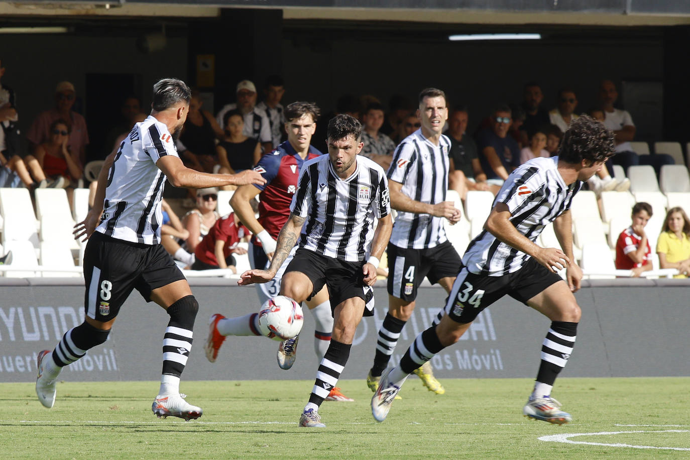 La derrota del Cartagena frente al Levante, en imágenes