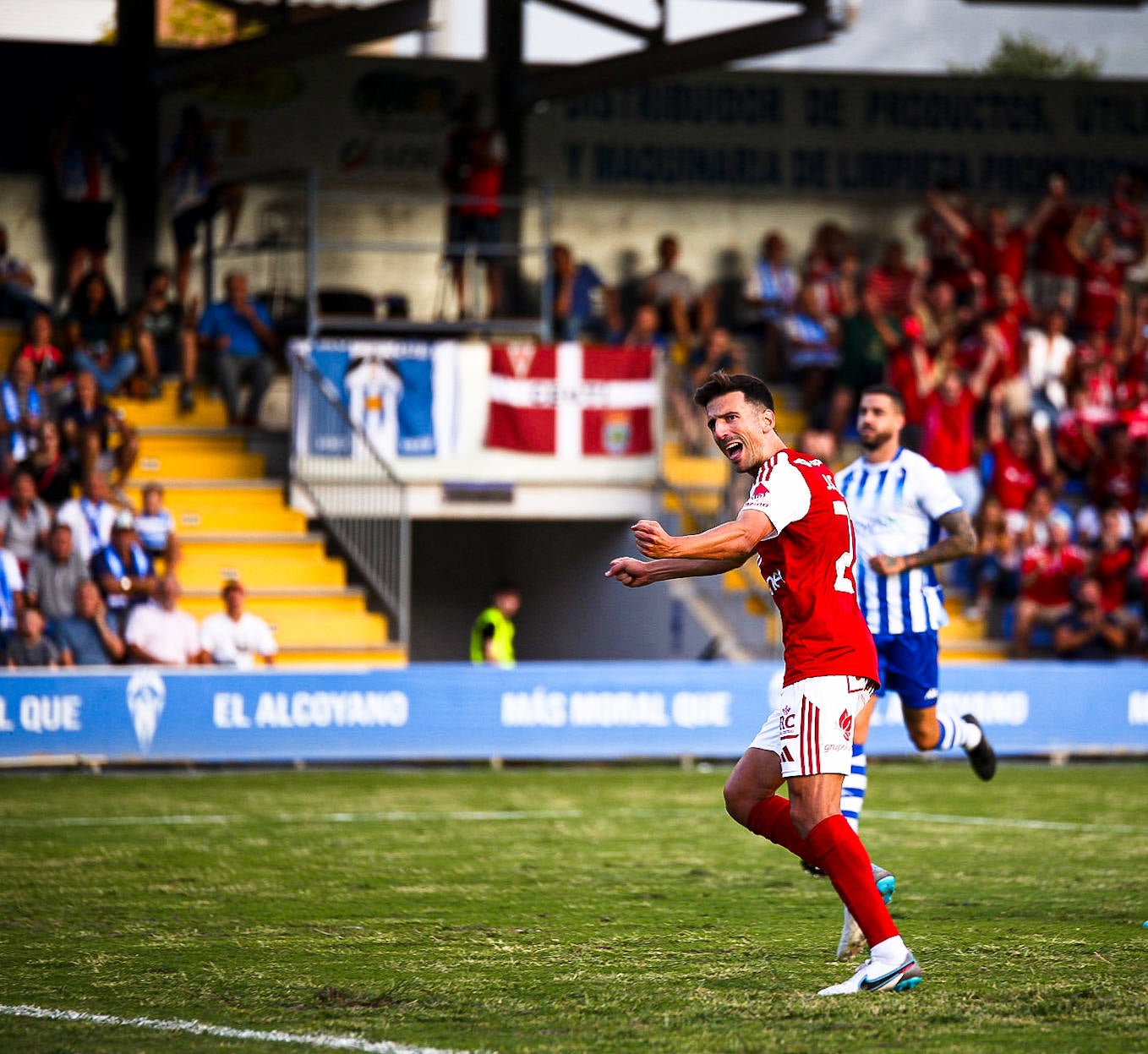 La victoria del Real Murcia frente al Alcoyano, en imágenes