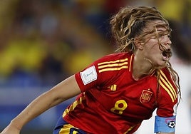Silvia Lloris celebrando el gol de la victoria.