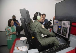 Margarita Robles visita la Academia General del Aire de San Javier, en imágenes