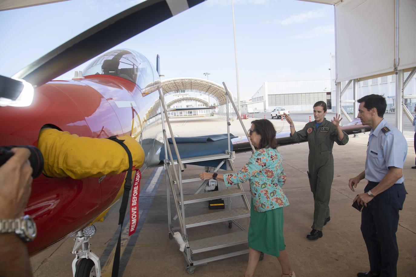 Margarita Robles visita la Academia General del Aire de San Javier, en imágenes