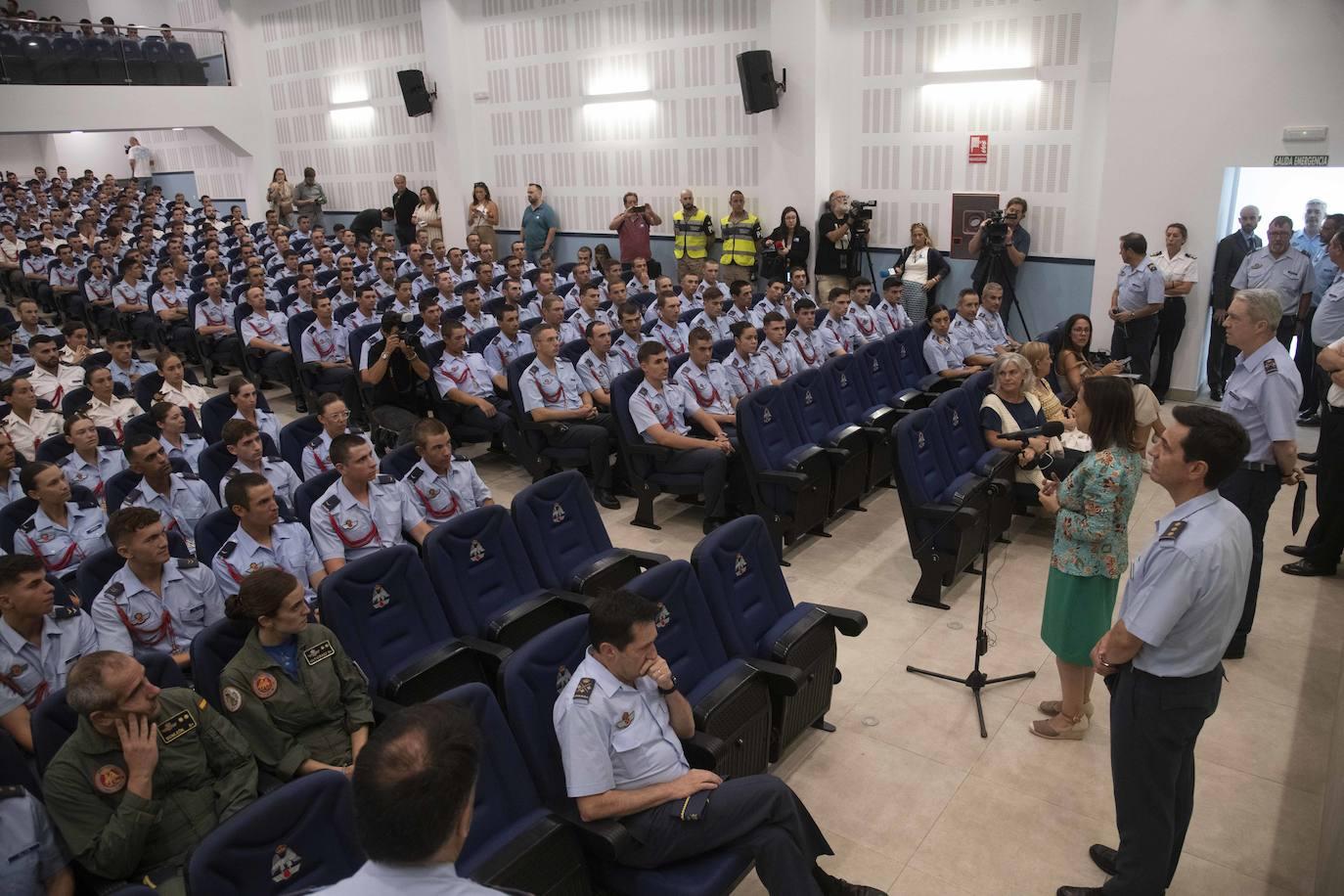 Margarita Robles visita la Academia General del Aire de San Javier, en imágenes