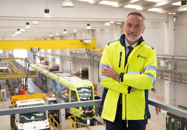 Severiano Arias, director general de Tranvía de Murcia, en las instalaciones centrales.