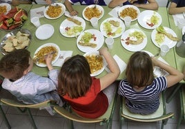 Alumnos de un comedor escolar, en una foto de archivo.