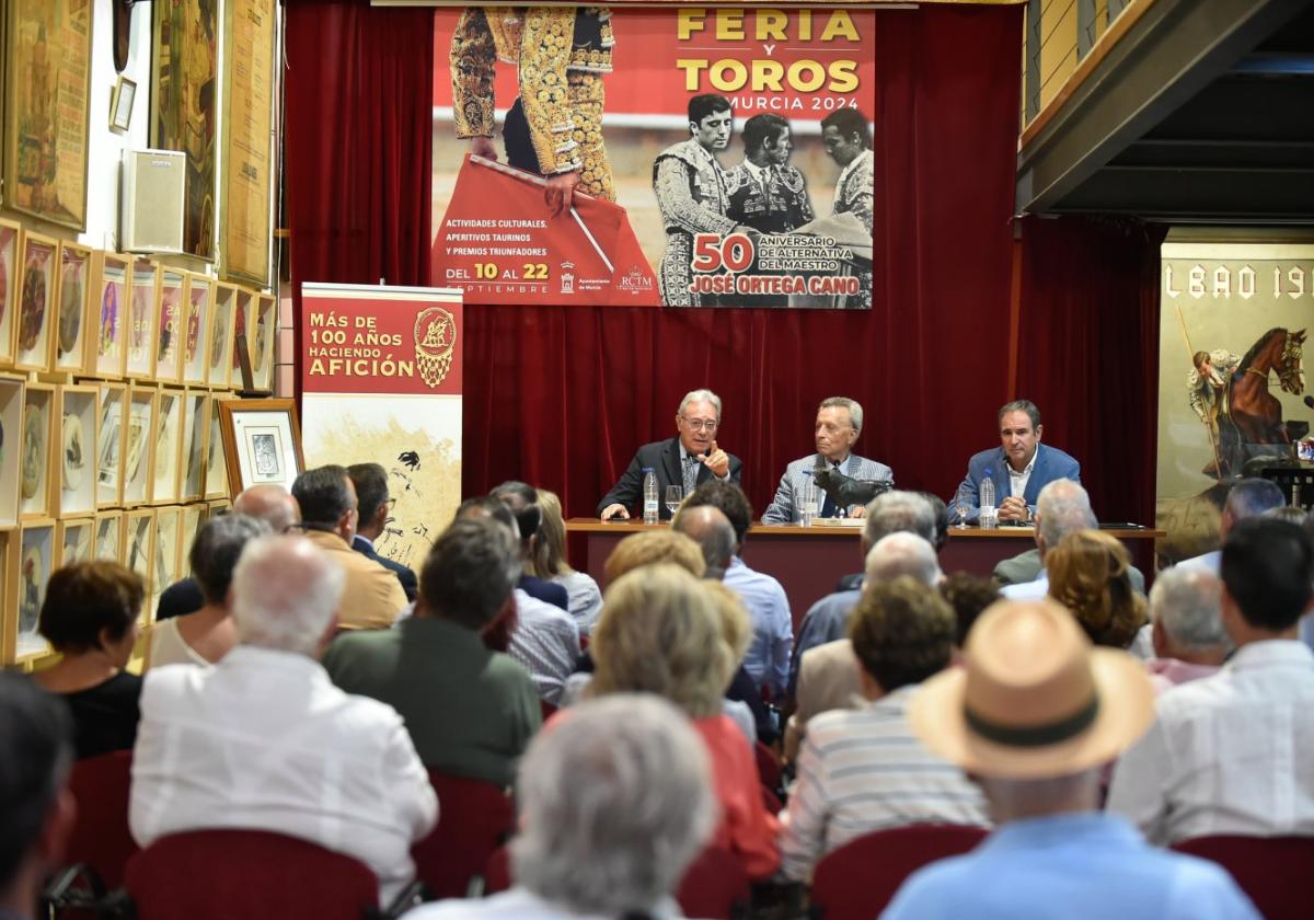 Homenaje a Ortega Cano en el Club Taurino de Murcia