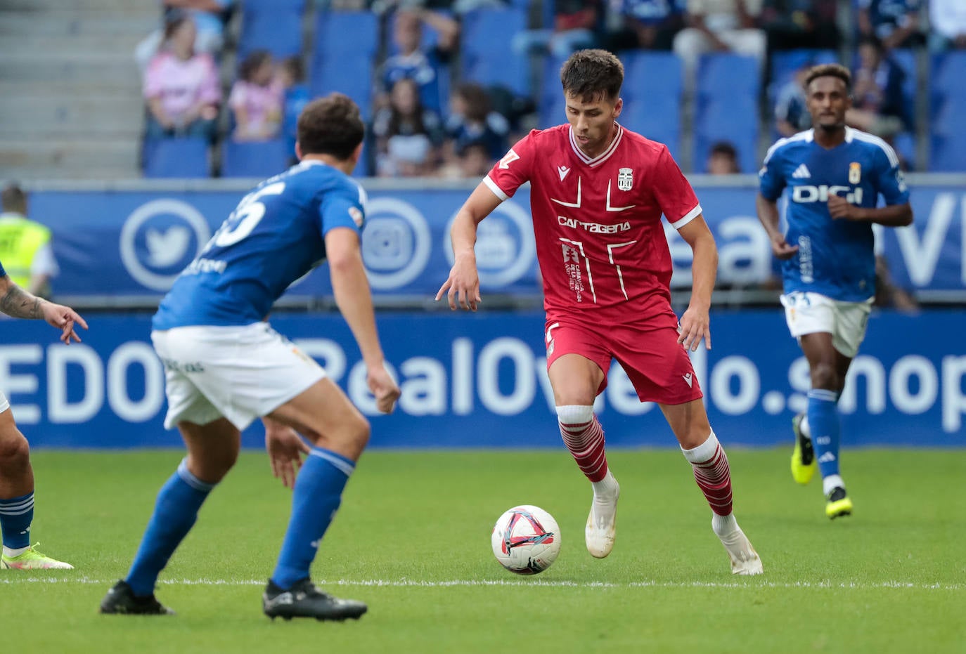 La derrota del Cartagena frente al Oviedo, en imágenes