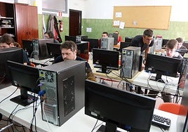 Una clase de informática en una imagen de archivo.