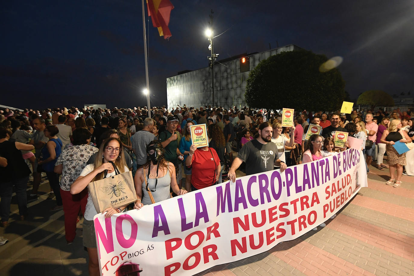 Las imágenes de la protesta contra la «macroplanta» de biogás en Las Torres de Cotillas