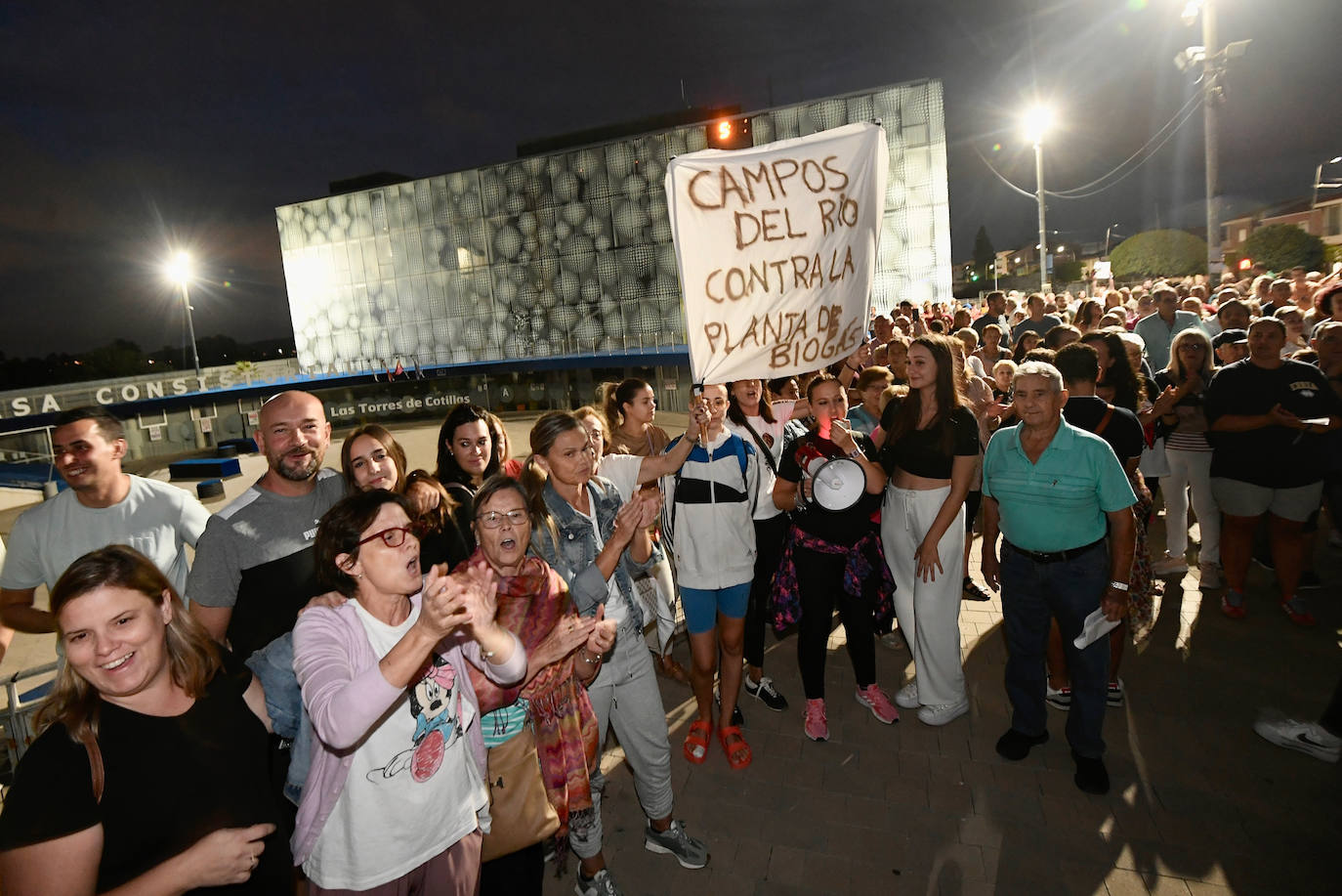 Las imágenes de la protesta contra la «macroplanta» de biogás en Las Torres de Cotillas