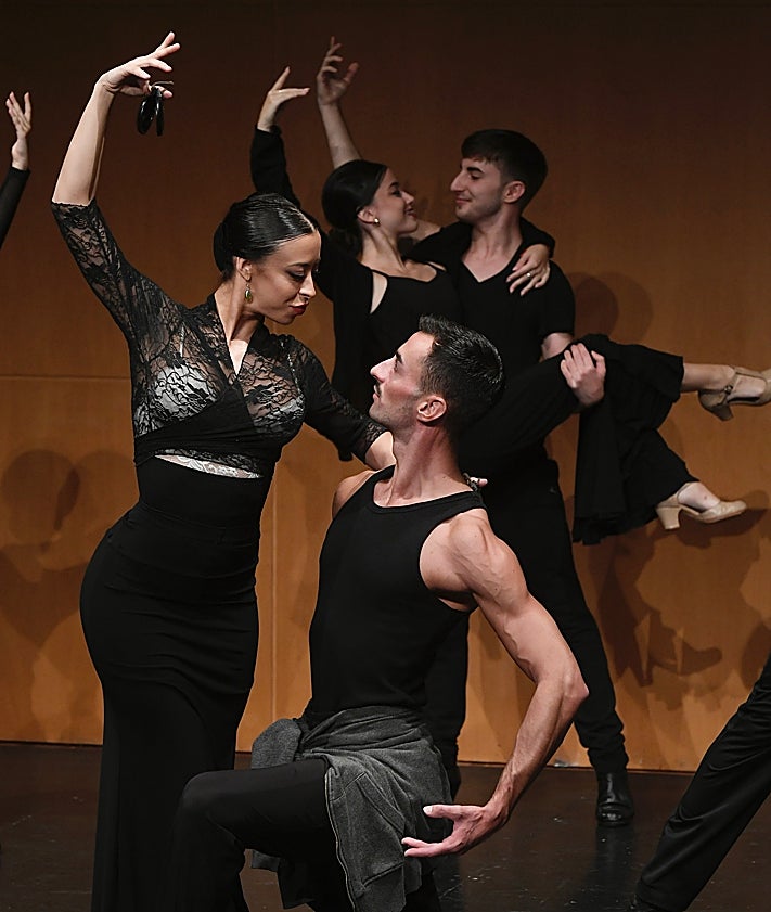 Imagen secundaria 2 - China espera al Ballet Español de Murcia