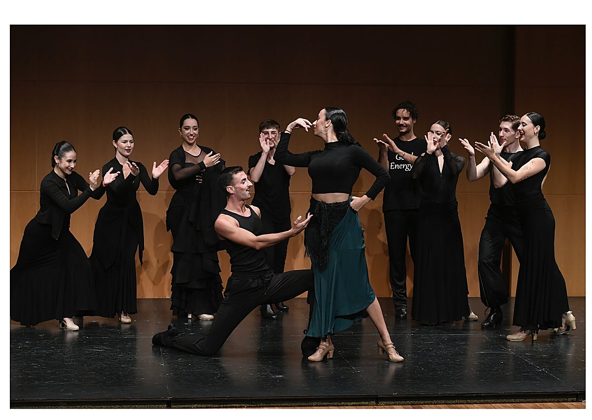 Imagen secundaria 1 - China espera al Ballet Español de Murcia