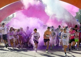 La Holi Run celebra su segunda edición en el municipio.