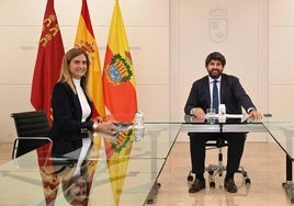 Fernando López Miras junto a Patricia Fernández.