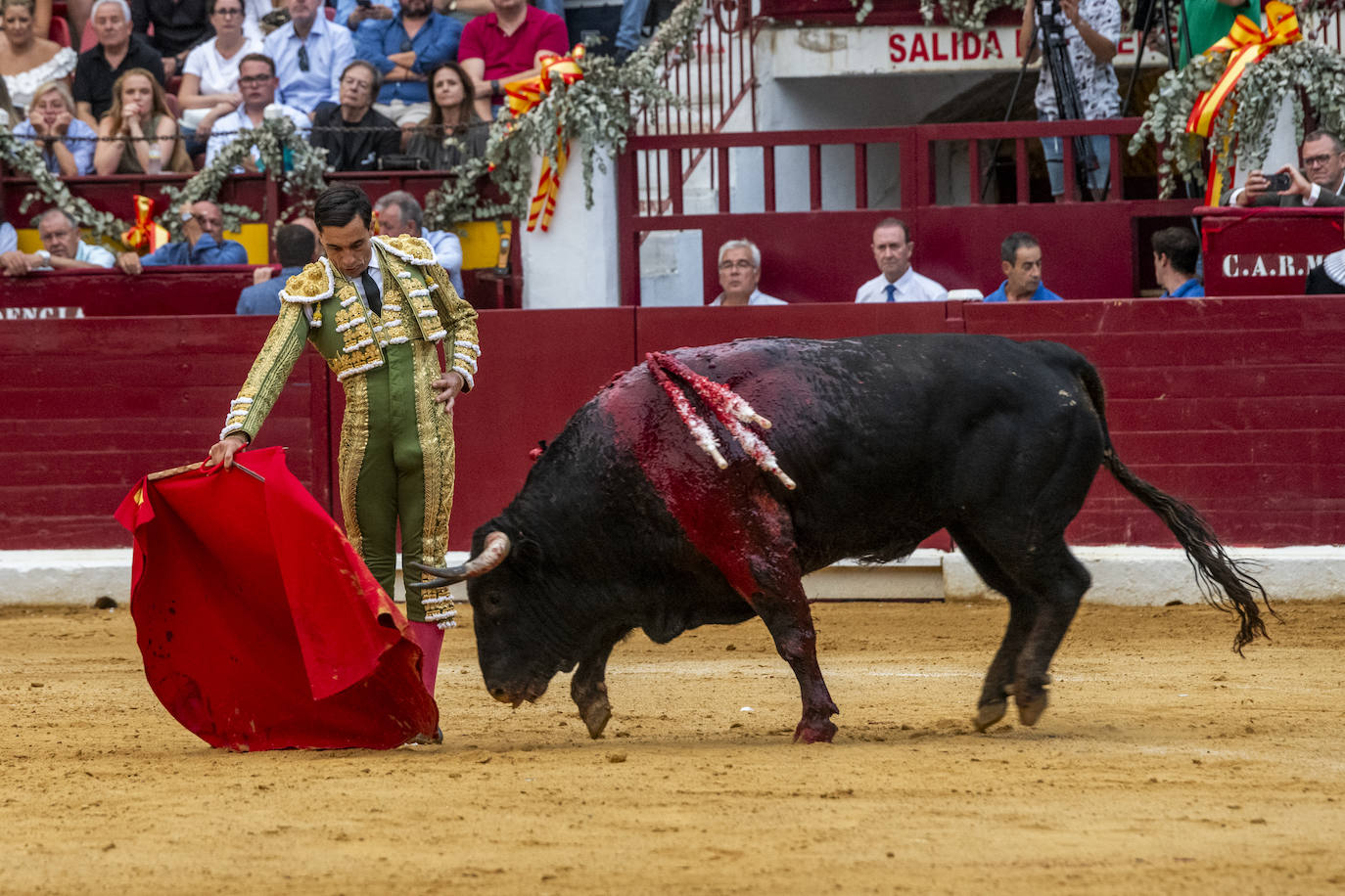 La cuarta corrida de toros de la Feria de Murcia, en imágenes