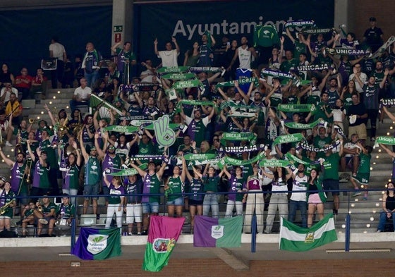 Afición del Unicaja en el Palacio de los Deportes de Murcia.