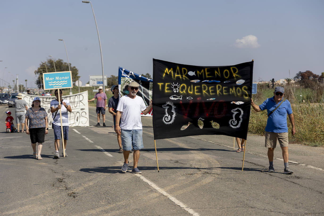 La manifestación en la Rambla del Albujón por el Mar Menor, en imágenes