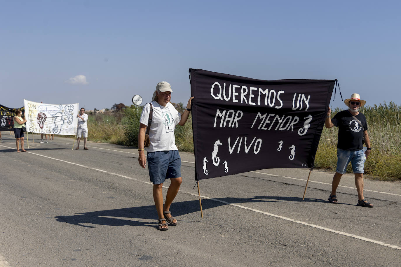 La manifestación en la Rambla del Albujón por el Mar Menor, en imágenes