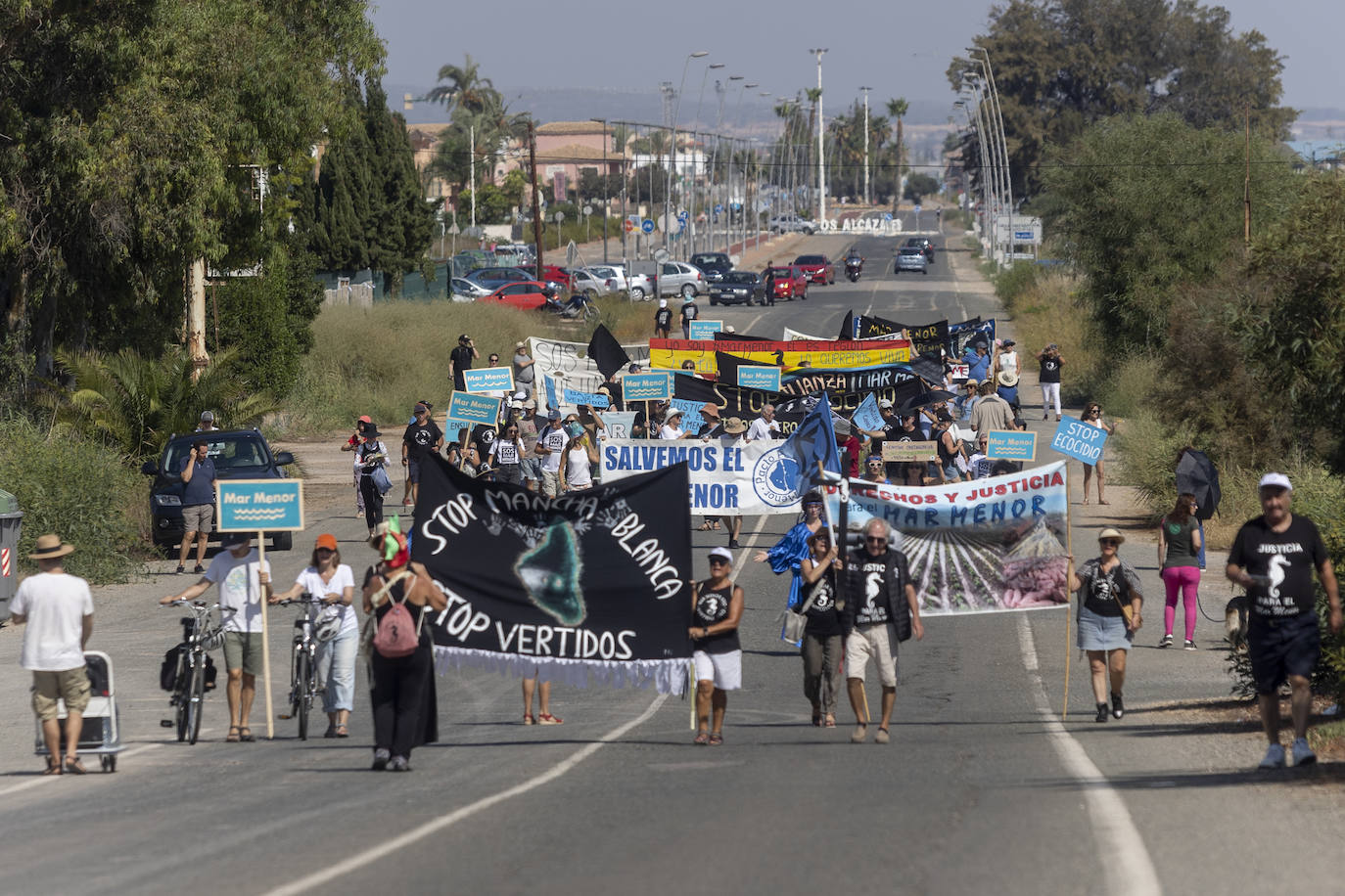 La manifestación en la Rambla del Albujón por el Mar Menor, en imágenes