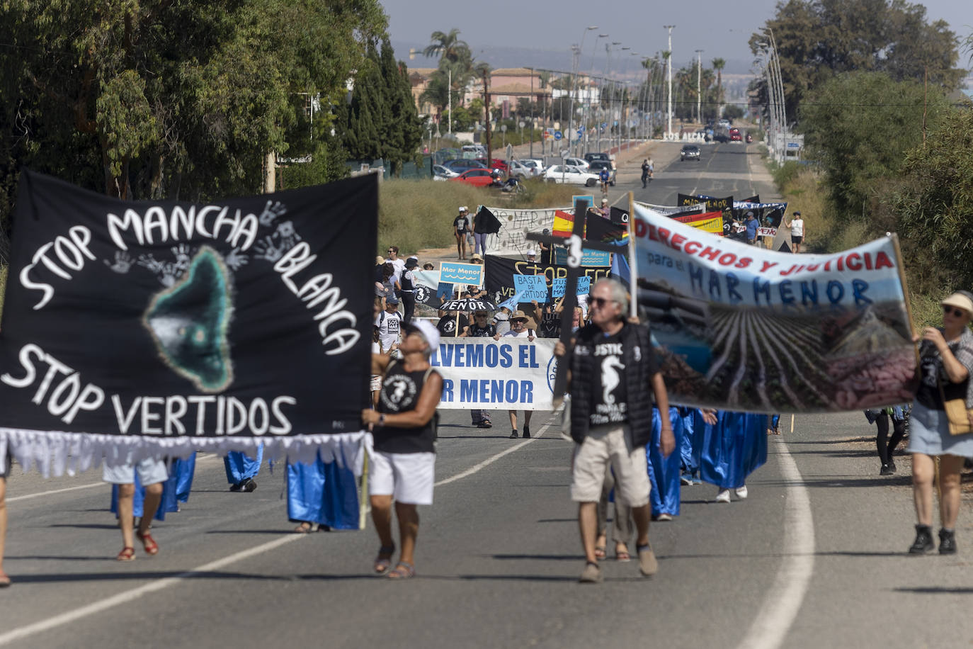 La manifestación en la Rambla del Albujón por el Mar Menor, en imágenes