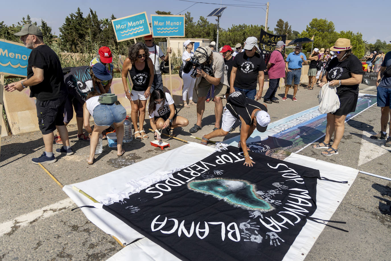 La manifestación en la Rambla del Albujón por el Mar Menor, en imágenes