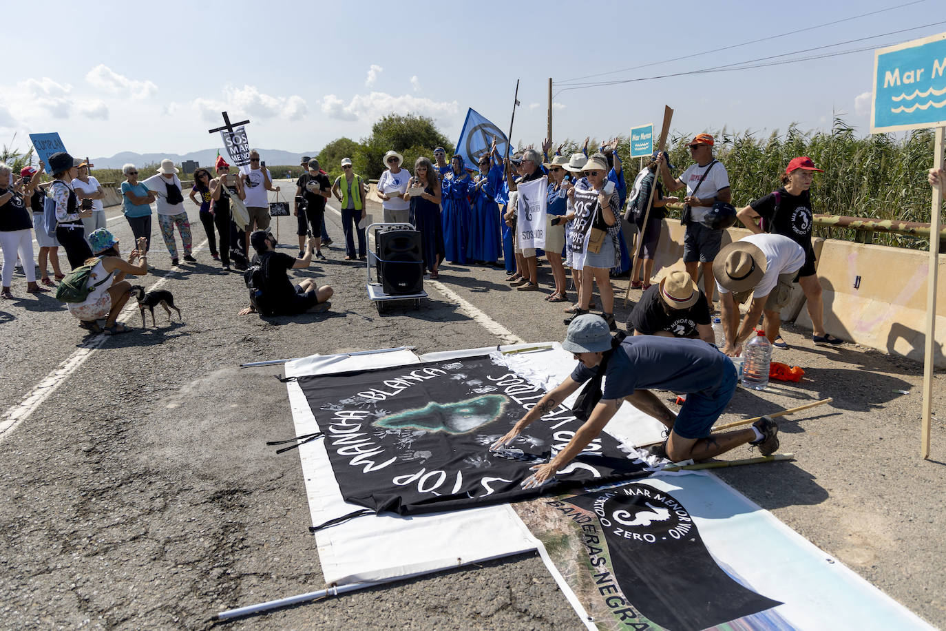 La manifestación en la Rambla del Albujón por el Mar Menor, en imágenes