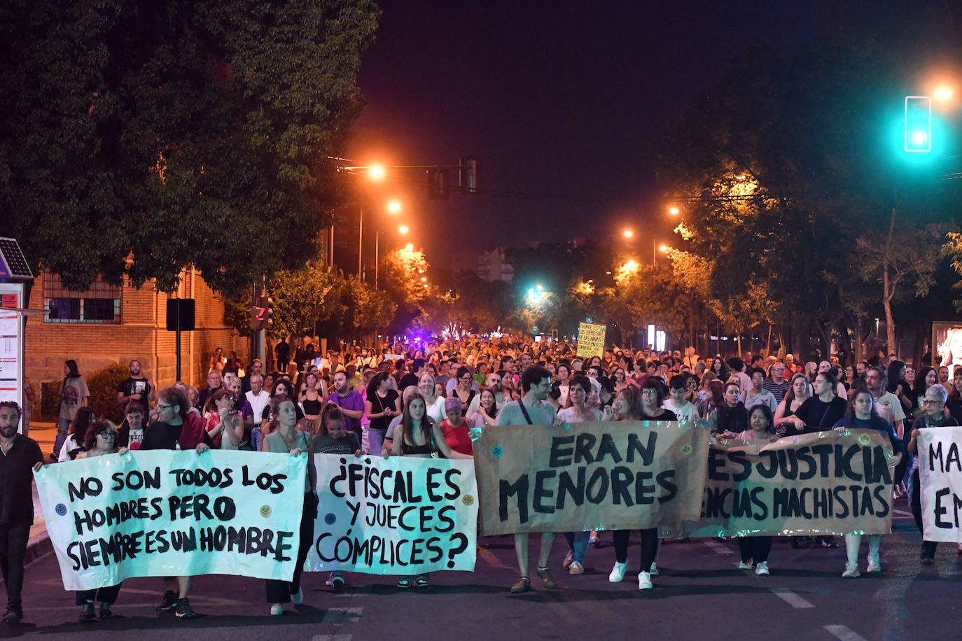 Las imágenes de la protesta en Murcia contra las penas a los empresarios de la red de prostitución de menores