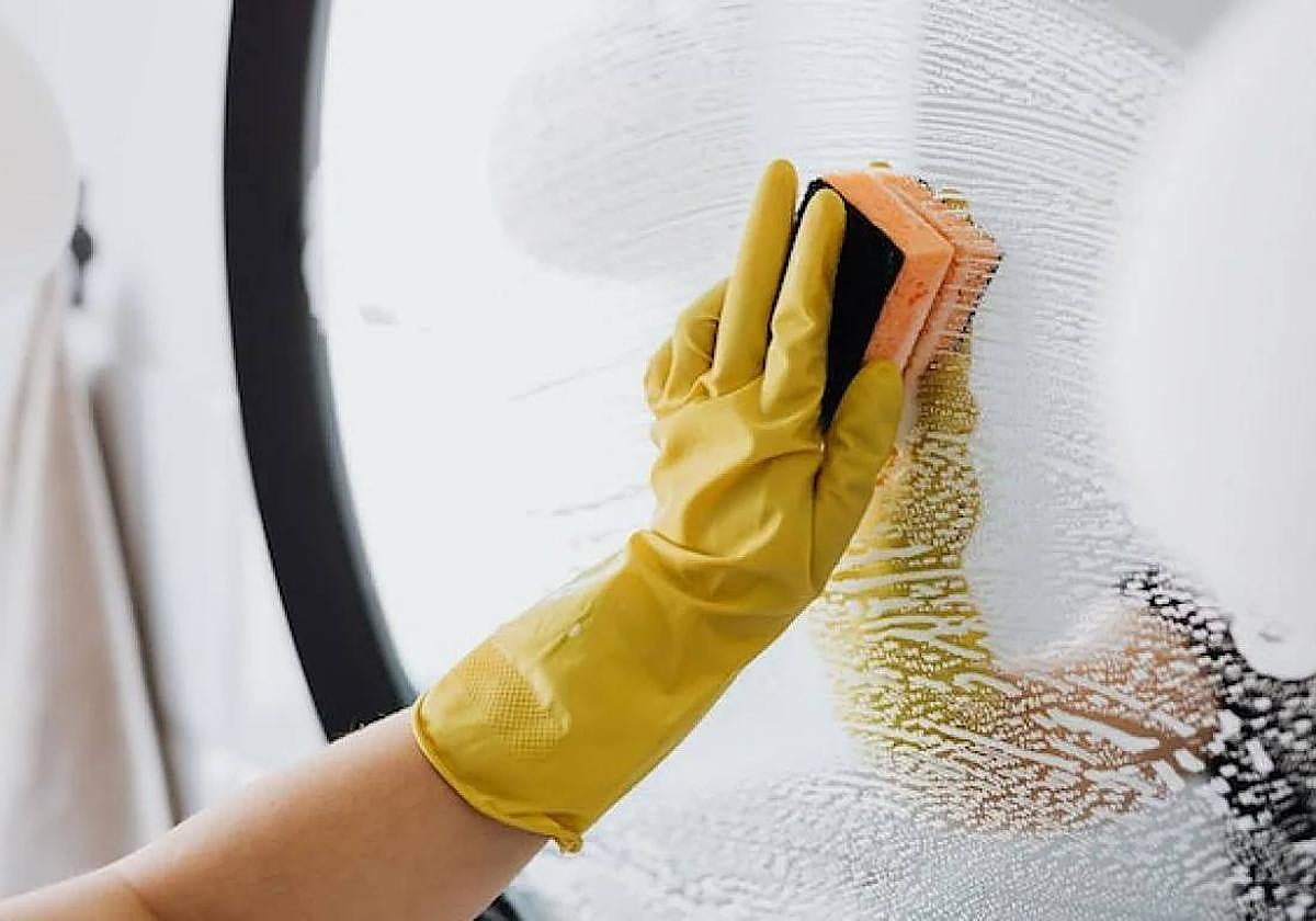 Cómo eliminar las huellas de los espejos.