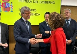 El consejero Marín saluda a la ministra Montero en la última reunión del CPFF.