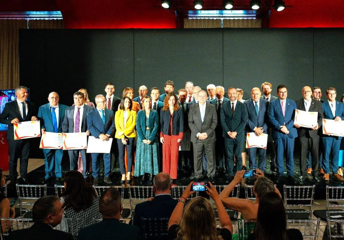 Foto de familia tras la entrega de las distinciones.