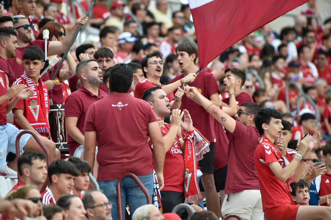 La derrota del Real Murcia frente al Betis Deportivo en el Enrique Roca, en imágenes