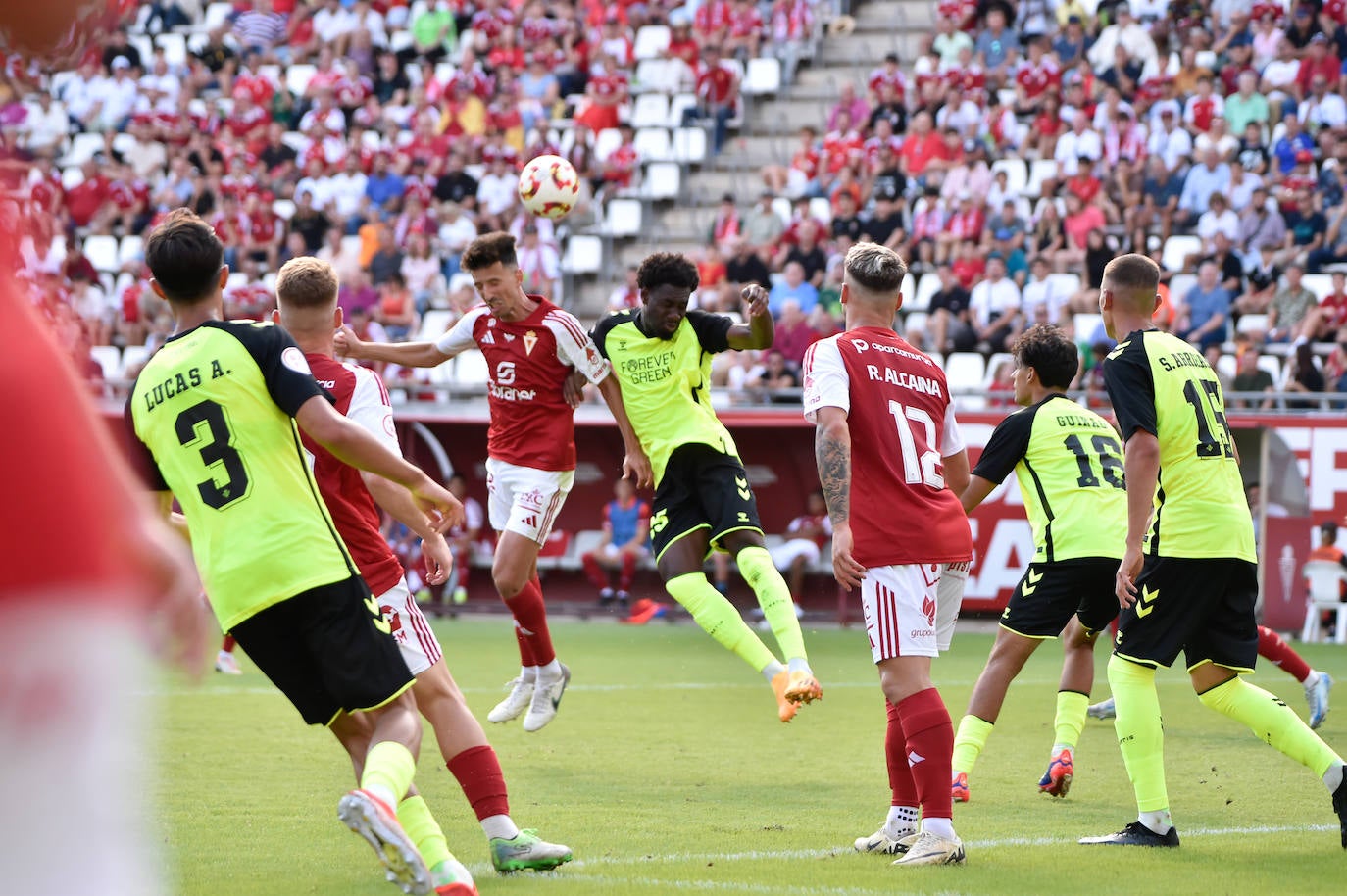 La derrota del Real Murcia frente al Betis Deportivo en el Enrique Roca, en imágenes